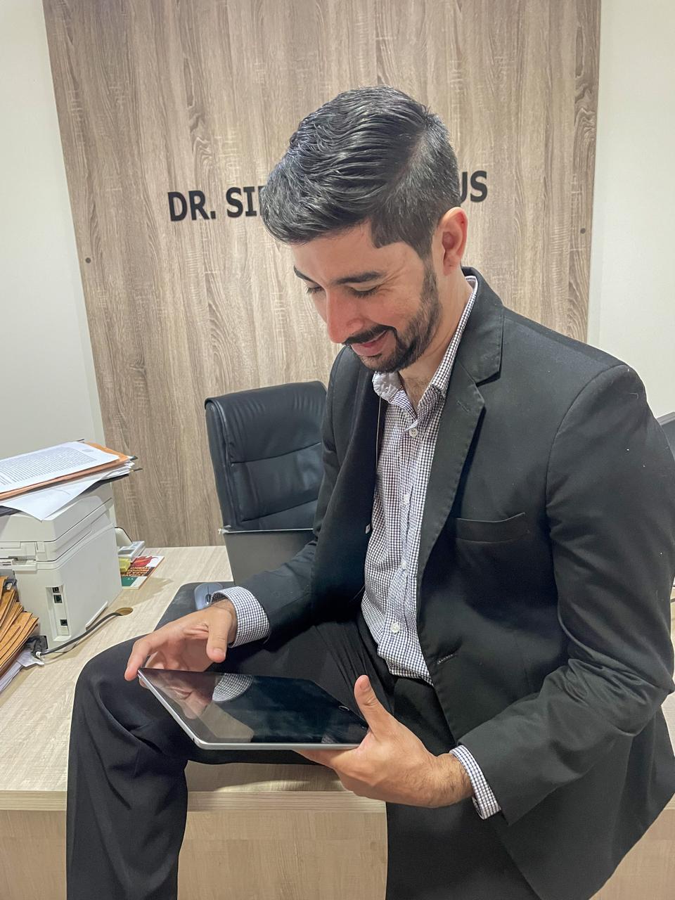 Dr. Sidney Vinicius atuando